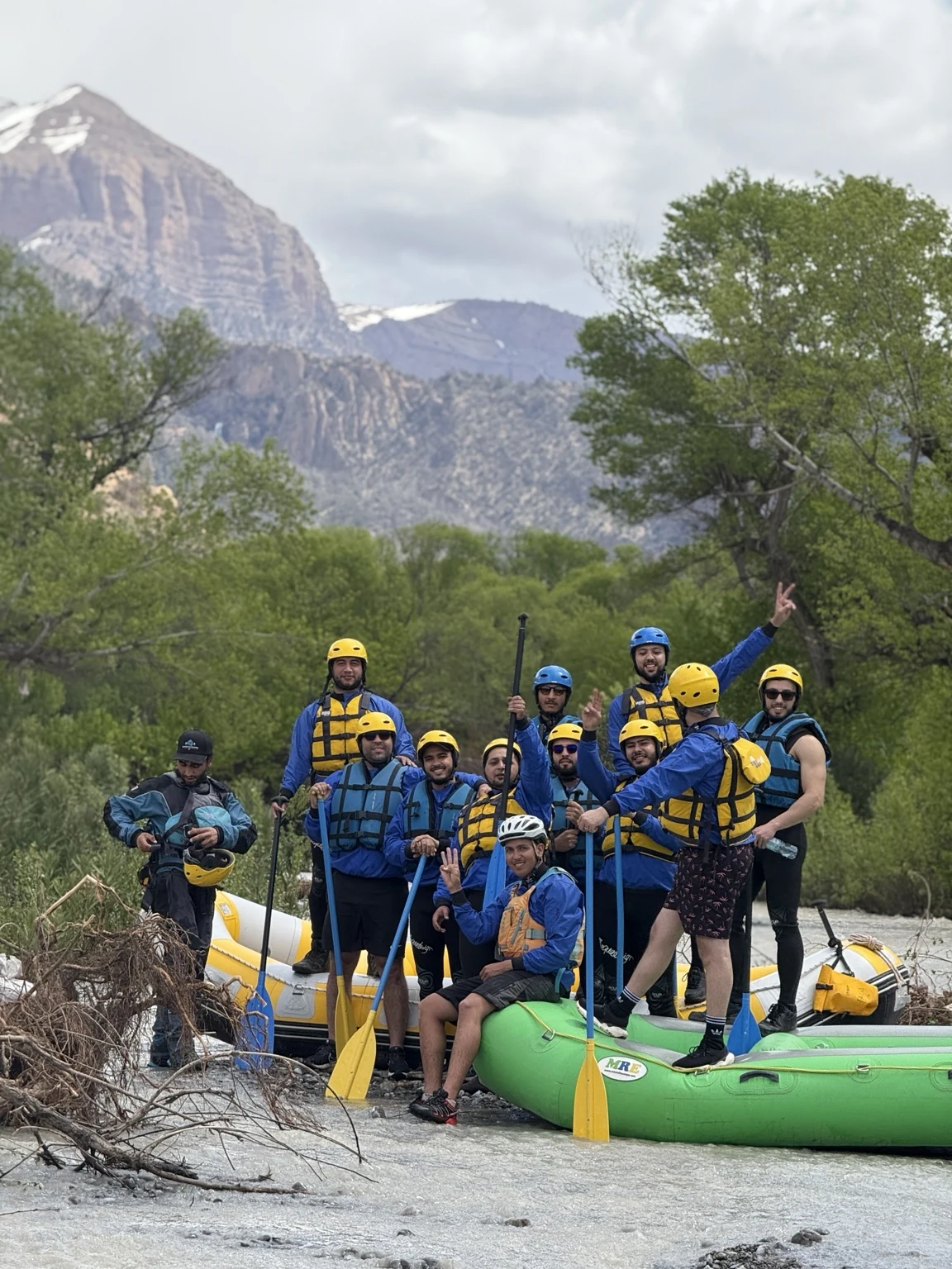 Grupo de rafting en el Atlas