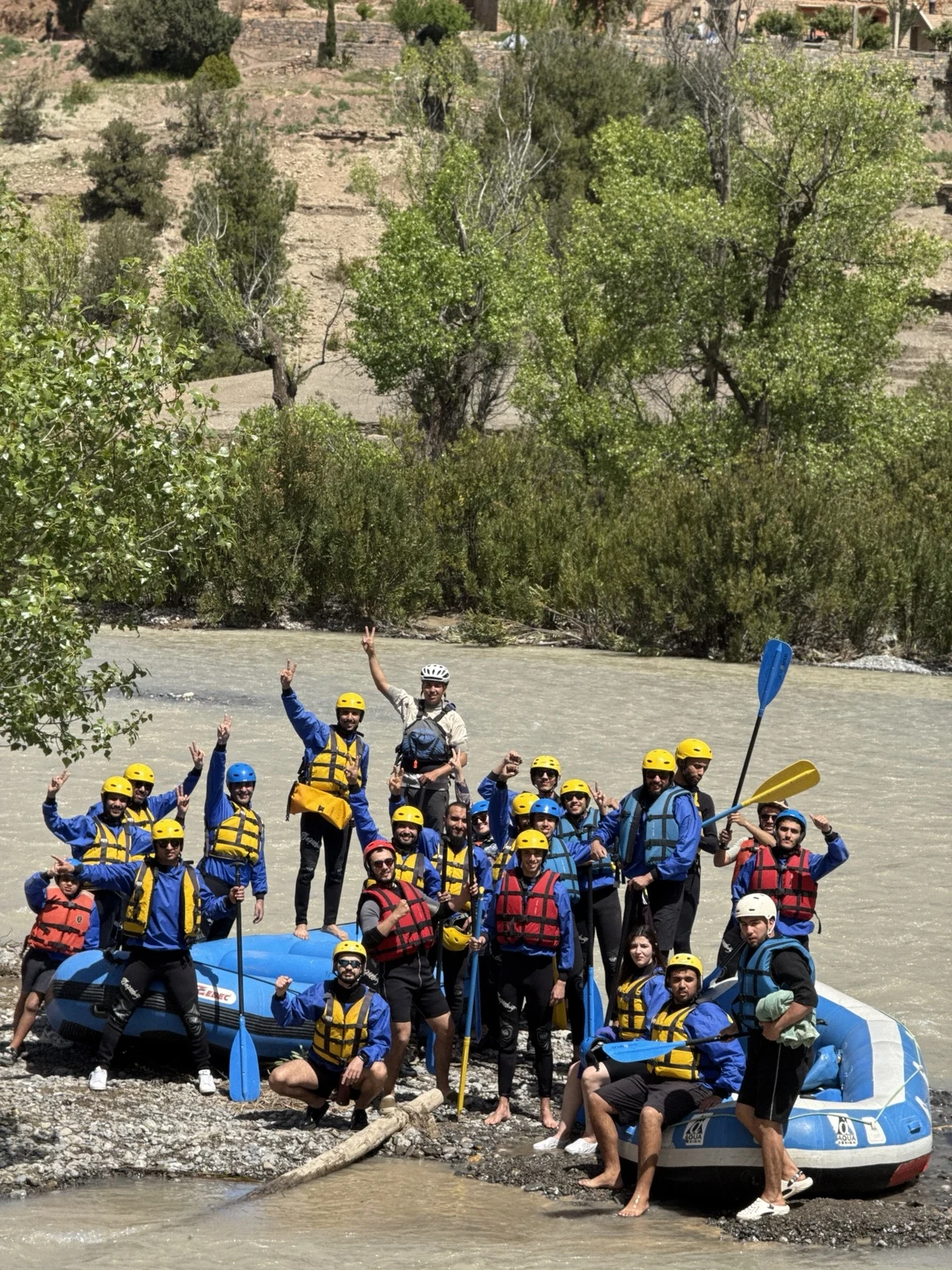 Grupo de rafting junto al Ahansal